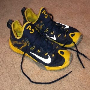 Nike men’s Paul George basketball shoes